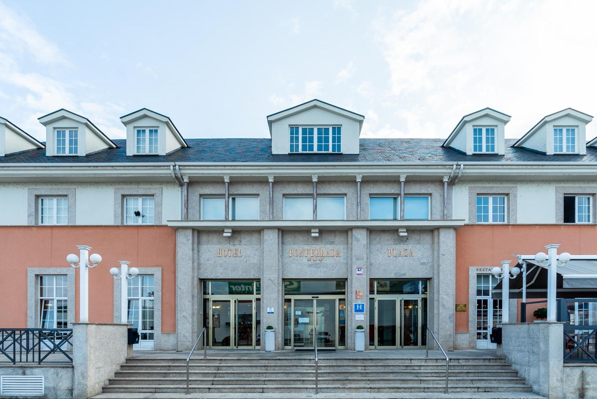 Готель Ponferrada Plaza Екстер'єр фото